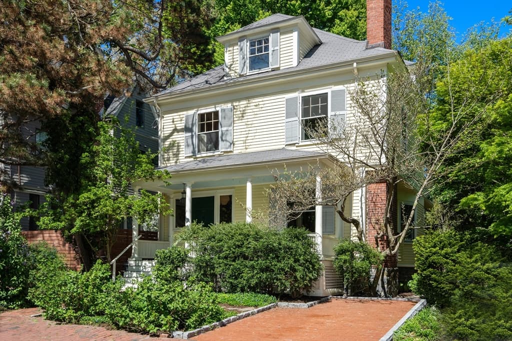 40 Avon Hill Street