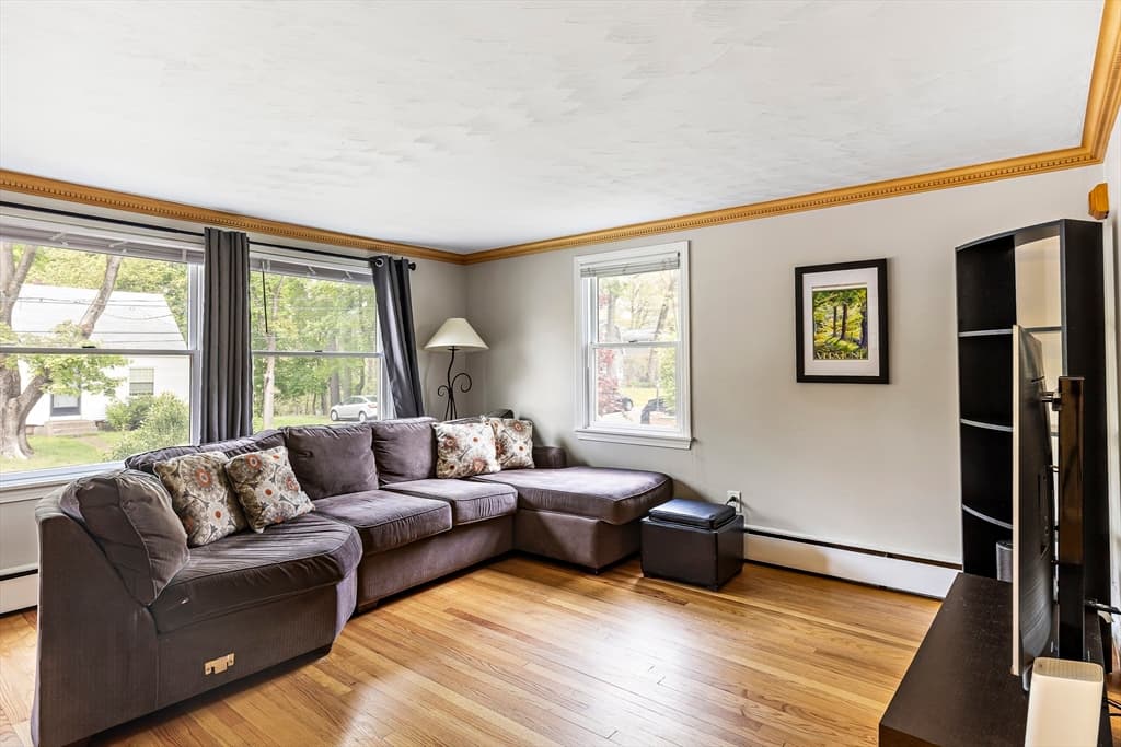 18 Lasalle Ave photo 3