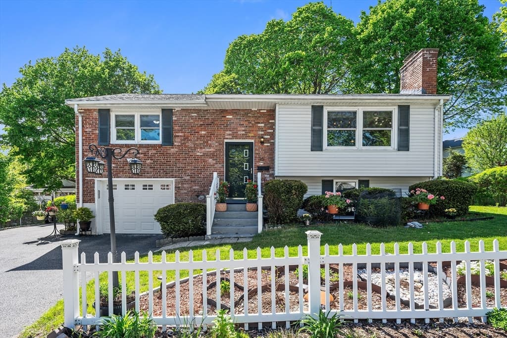 15 River Park St
