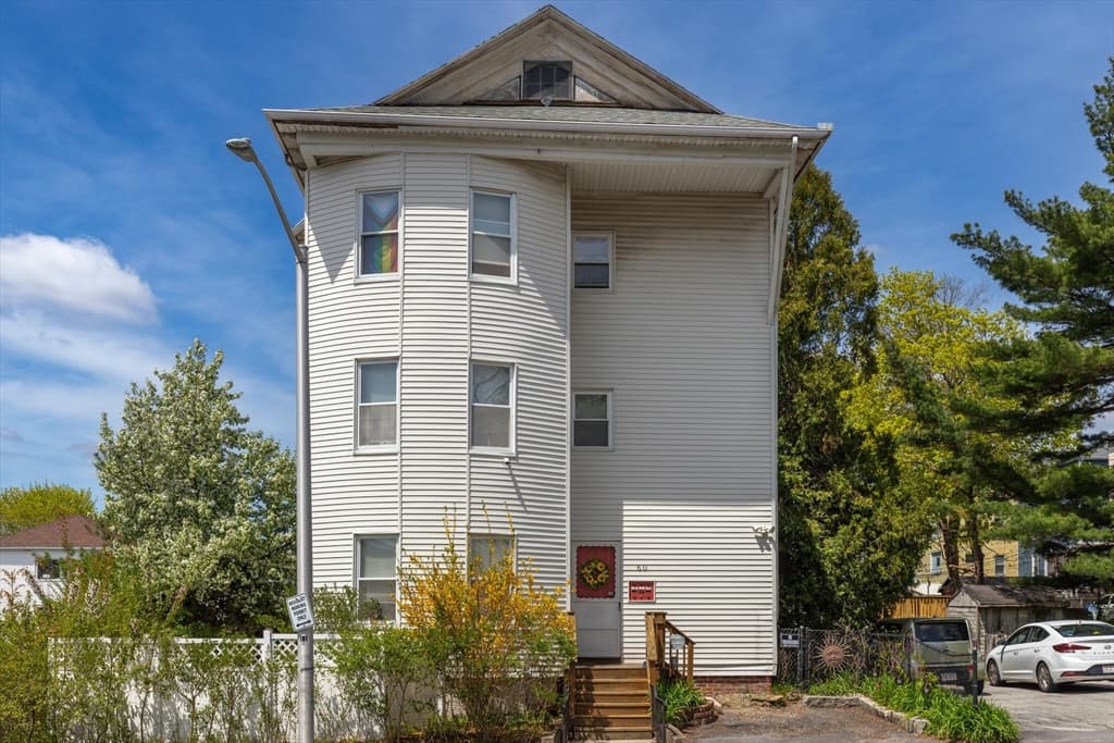 60 Esther St