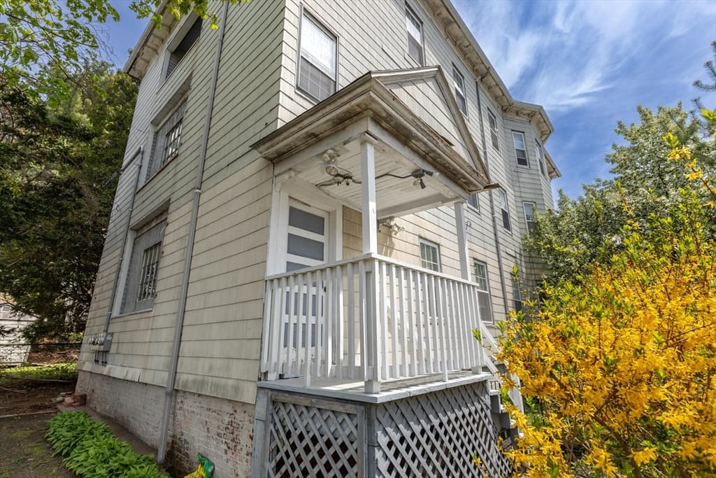 60 Esther St photo 4