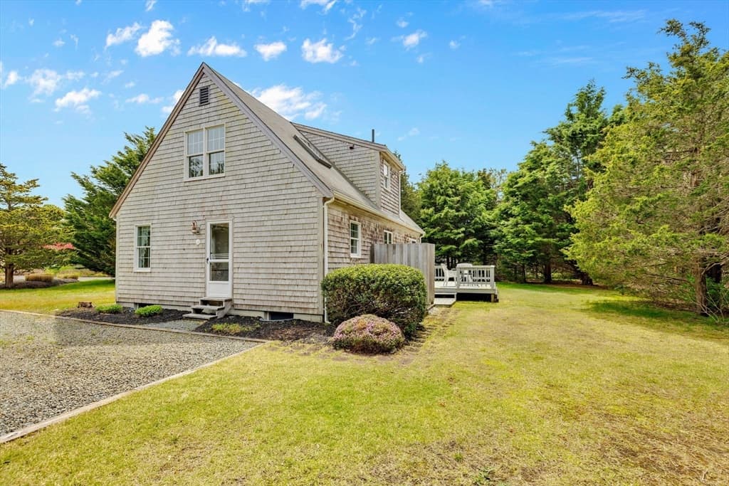 9 Raymond Way photo 4