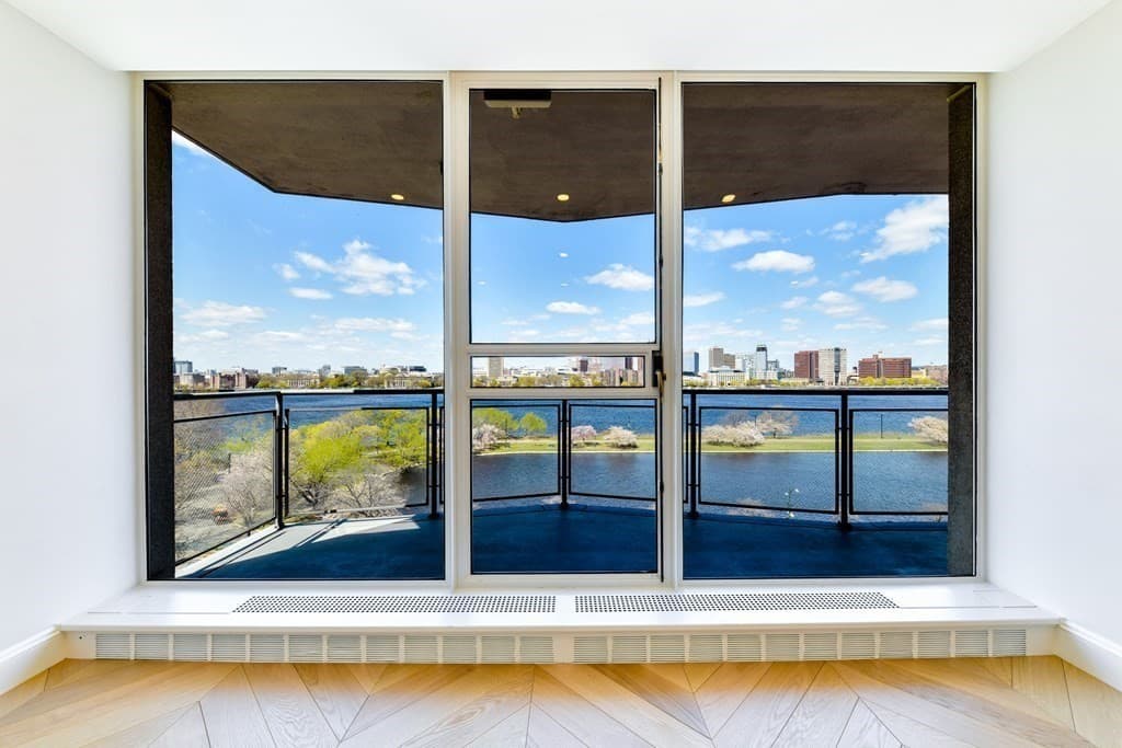 330 Beacon #81