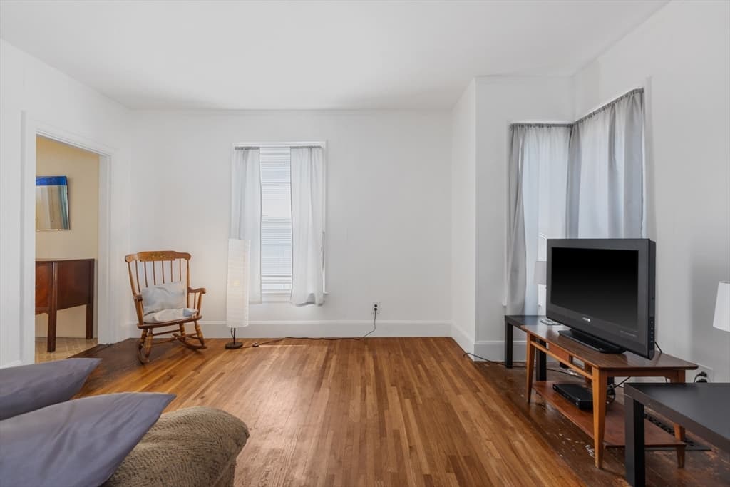 20 Trinity Ave photo 2
