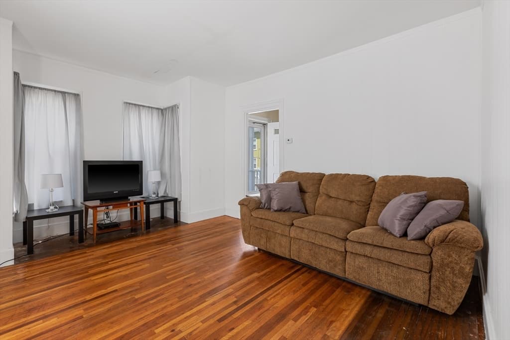 20 Trinity Ave photo 4