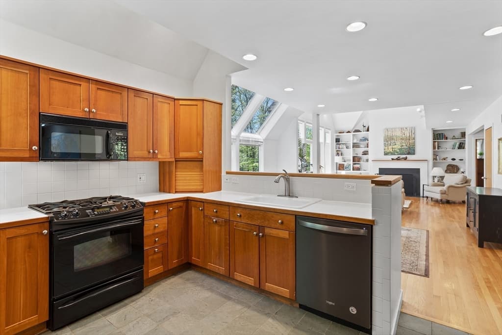 207 Indian Hill Road photo 4