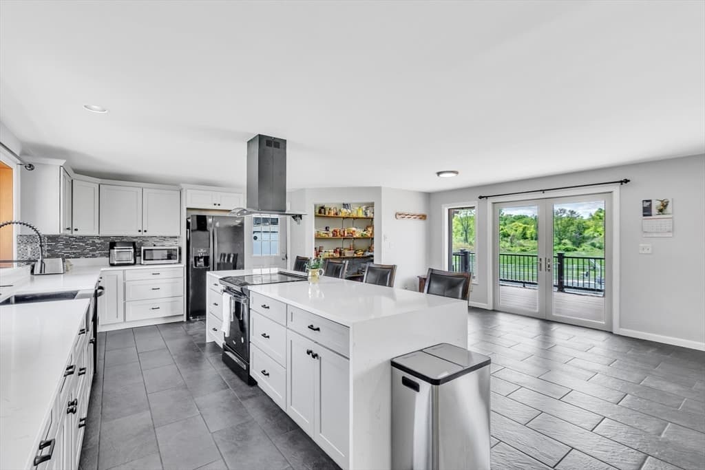 8 Cronin Hill Road photo 4