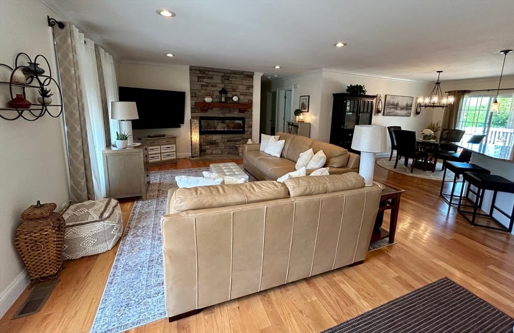 15 Rivard St photo 4
