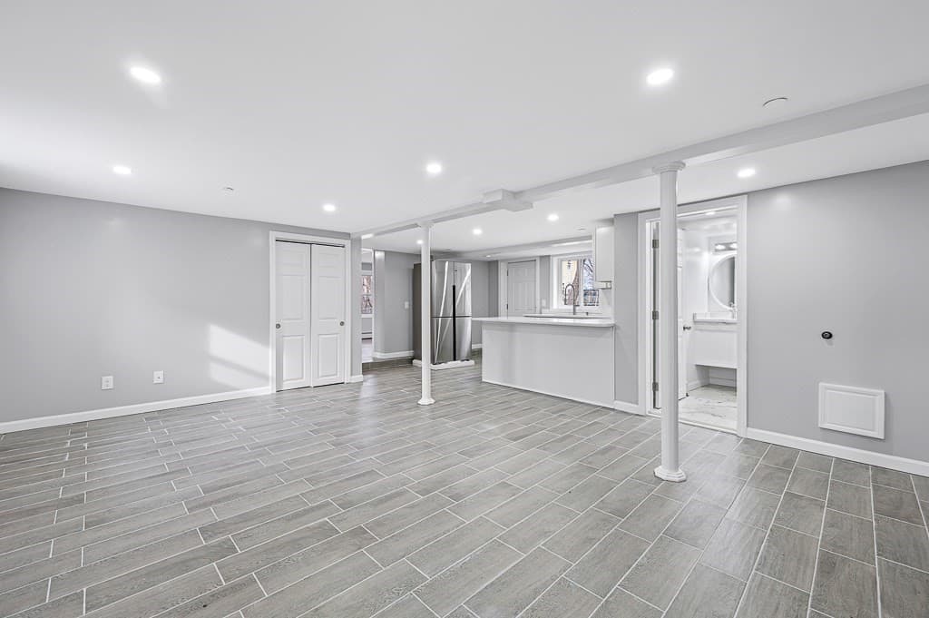 73 Orient St photo 5
