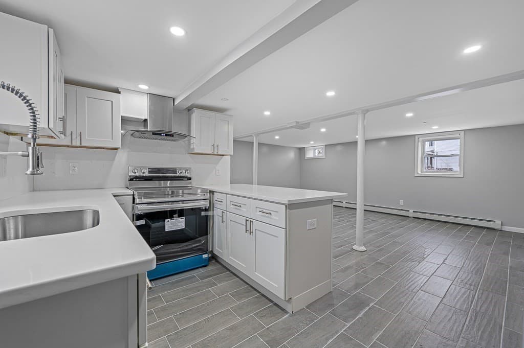 73 Orient St photo 4