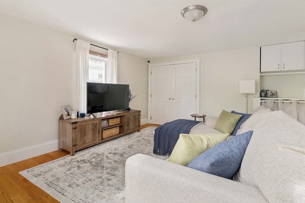 229 Hurley St #1 photo 2