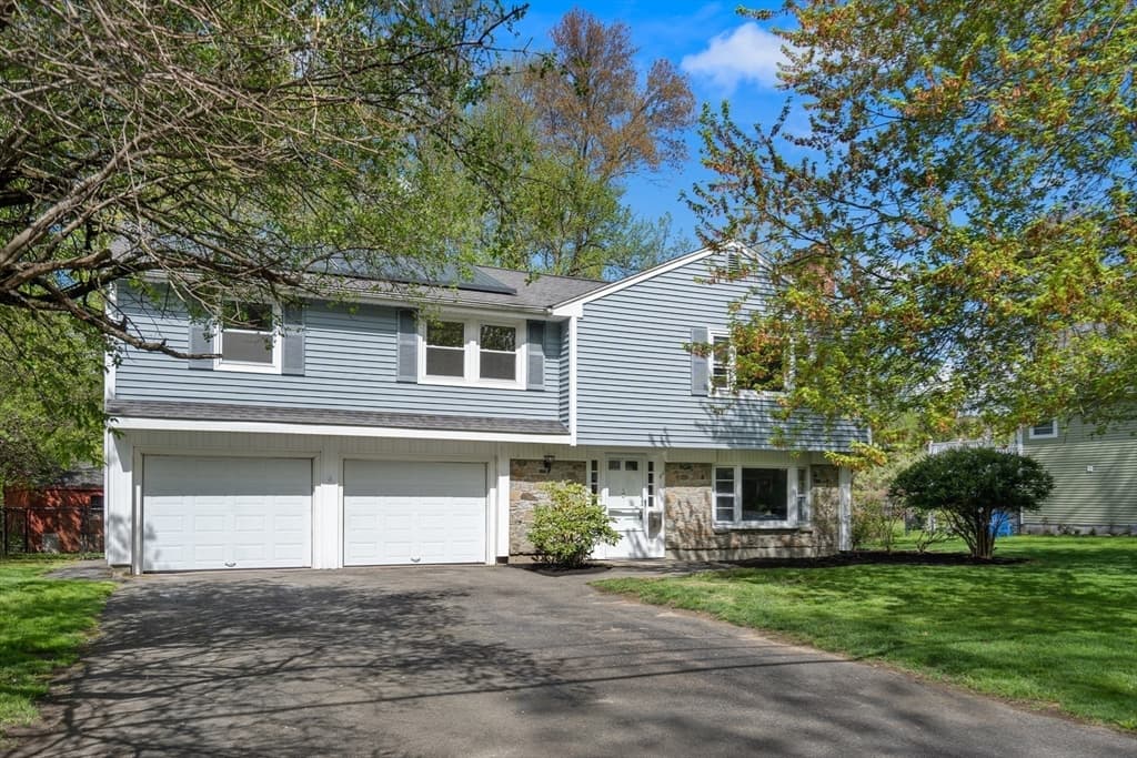 46 Angelica Dr photo 2