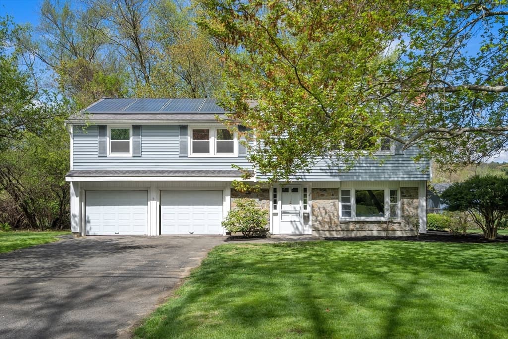 46 Angelica Dr