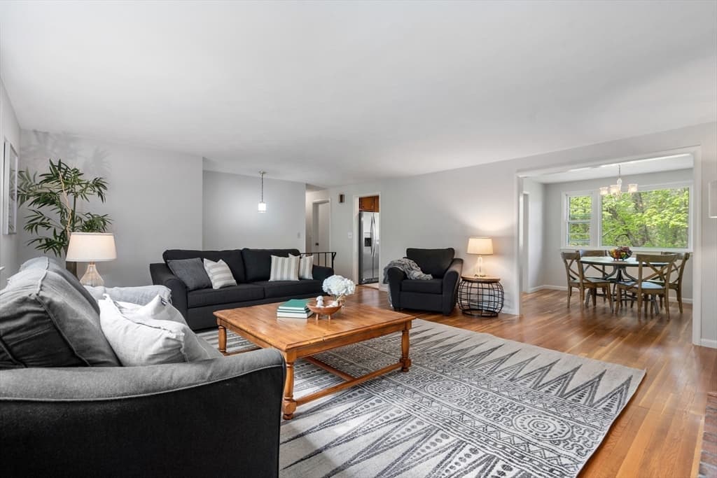 46 Angelica Dr photo 5