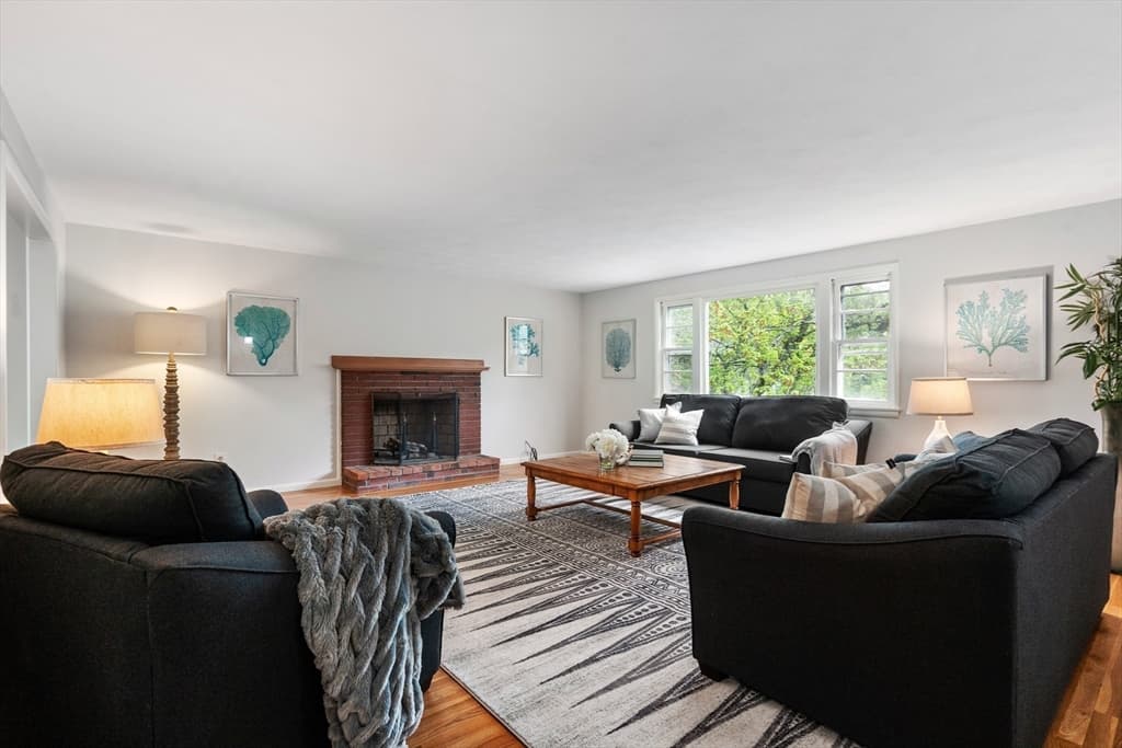 46 Angelica Dr photo 4