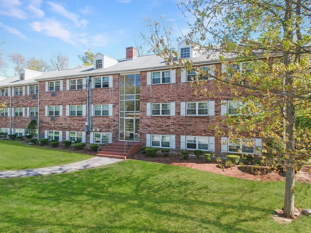 90 Farrwood Ave #1