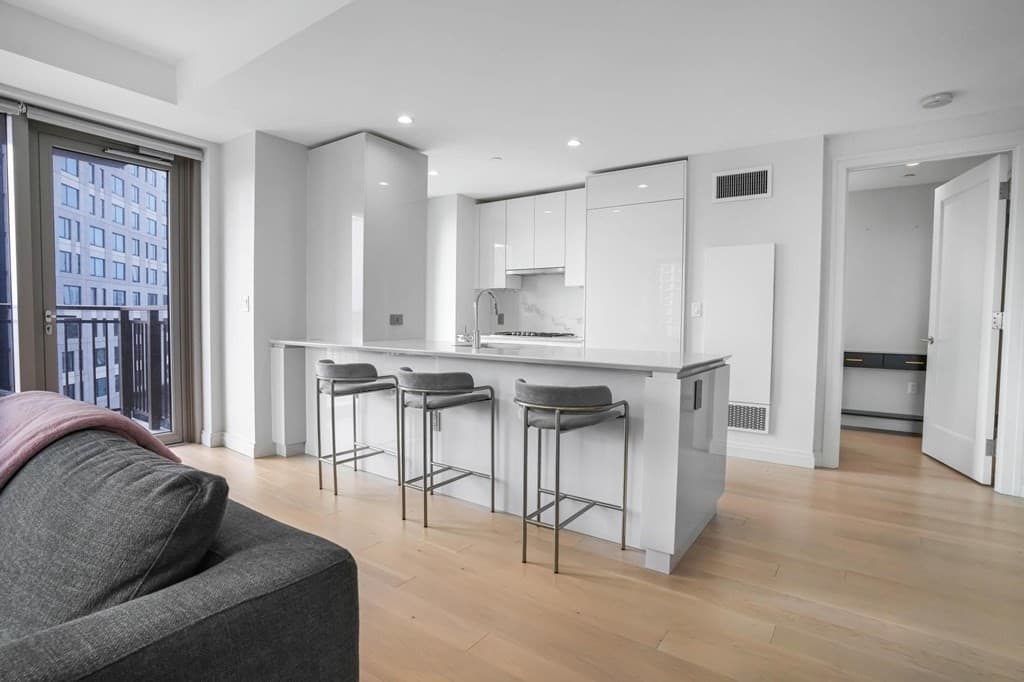 135 Seaport Blvd #920 photo 4