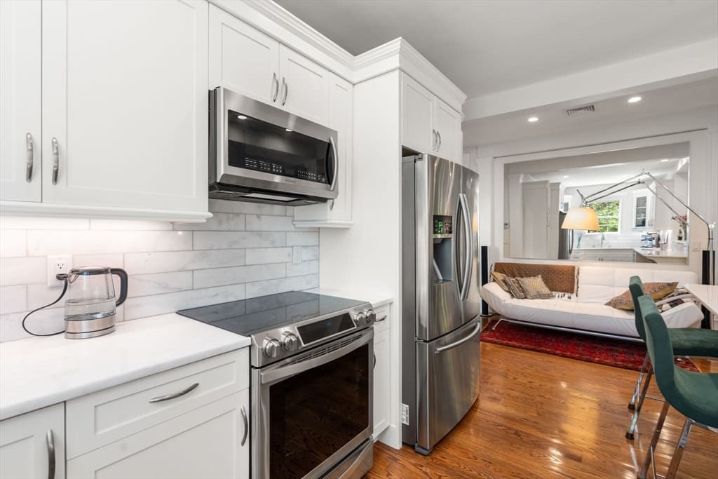 1010 Centre St #4