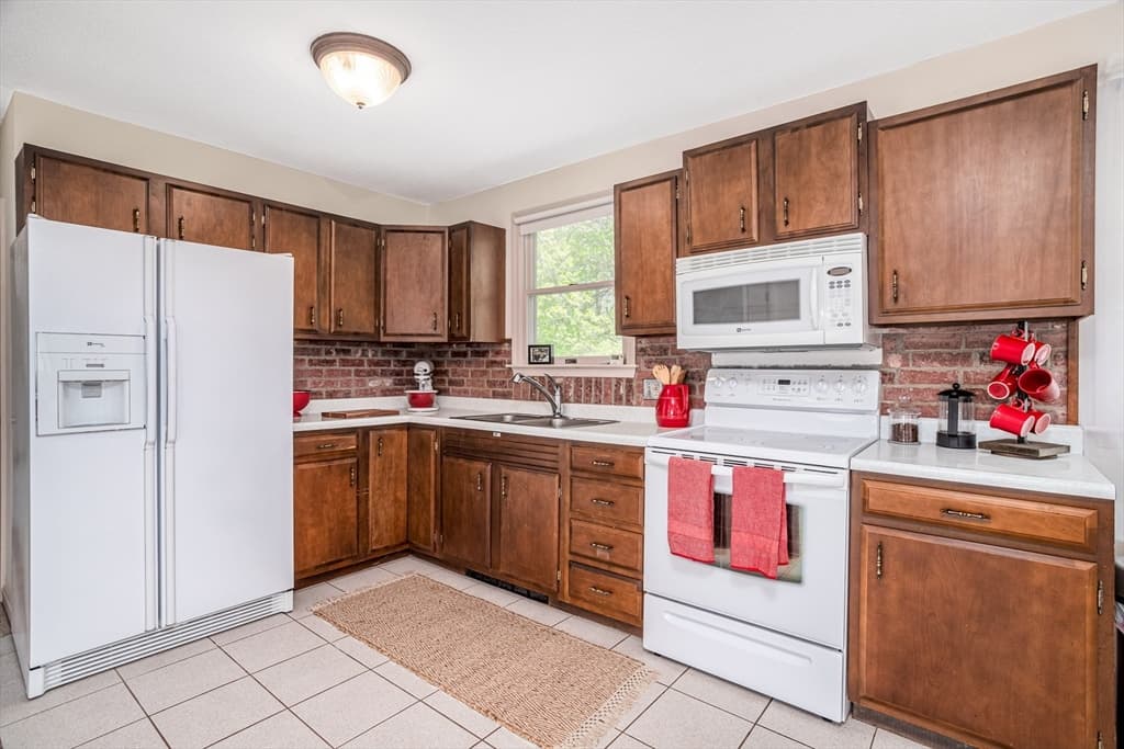 396 Howard St photo 5