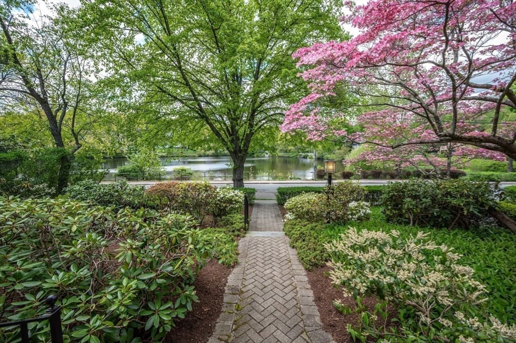 36 Bullough Park photo 2