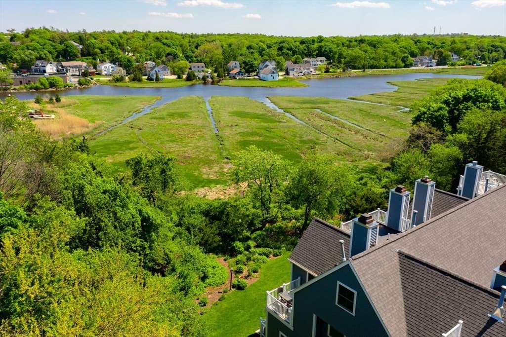 6 Rivers Edge Rd #6
