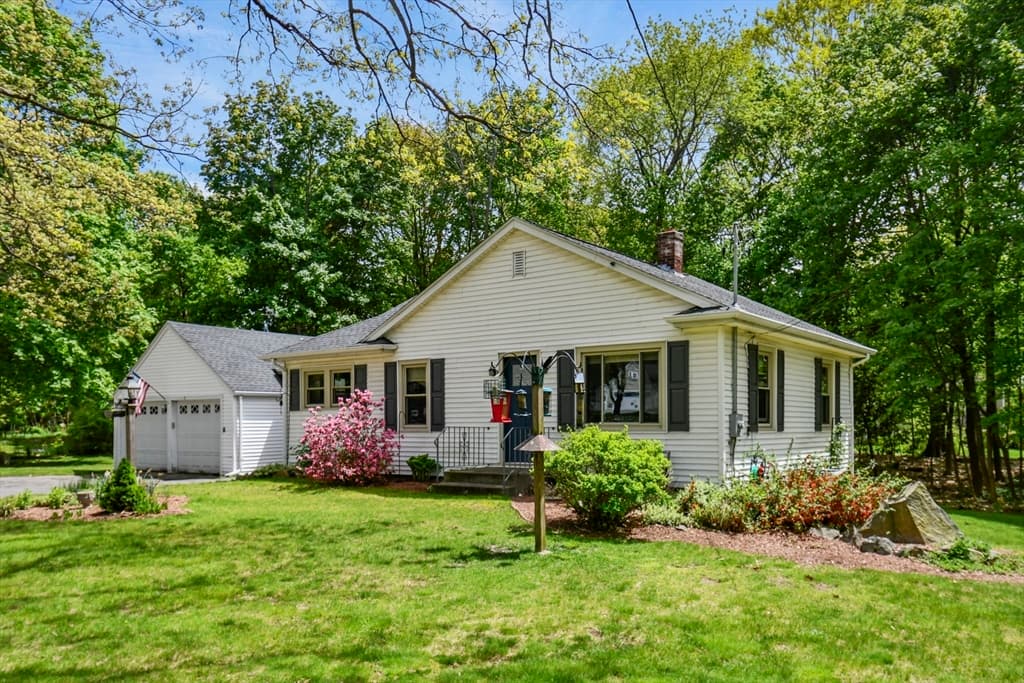 96 Fisher Street photo 2
