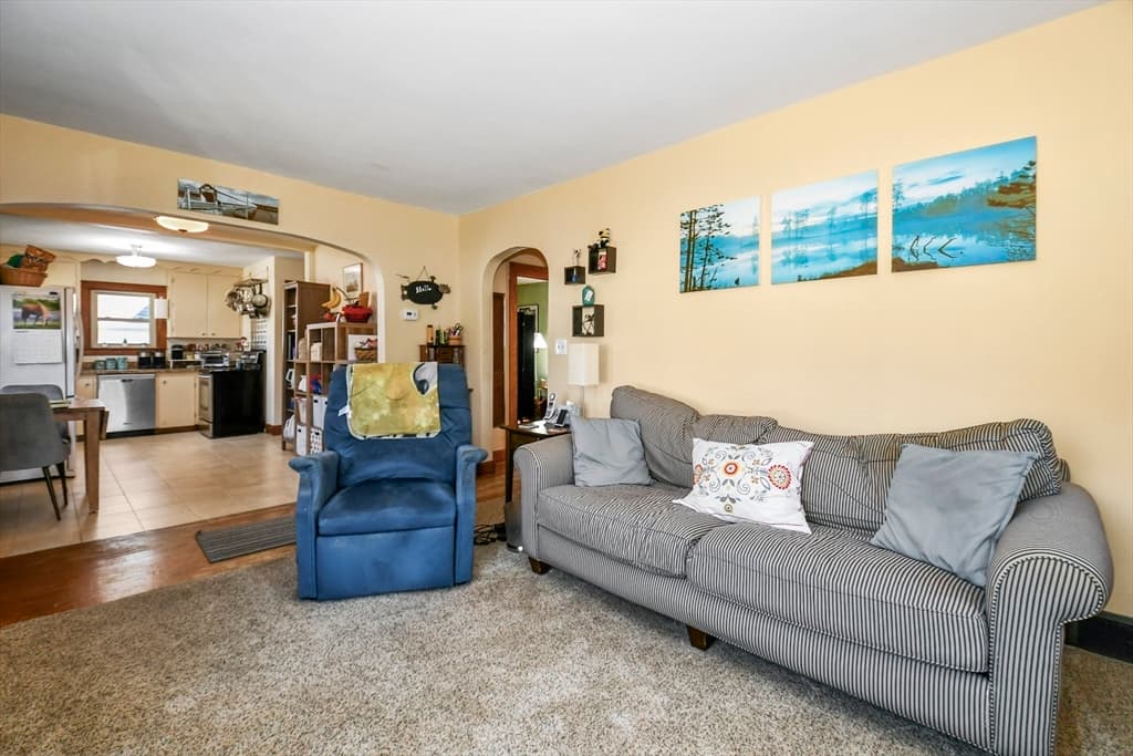 96 Fisher Street photo 5