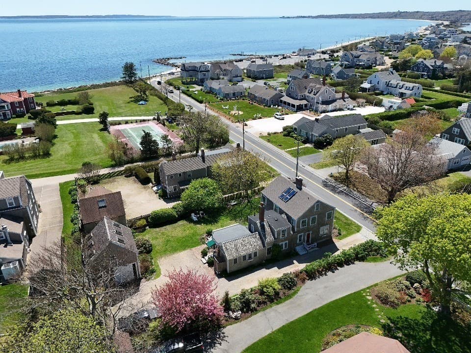 300 Shore St photo 2