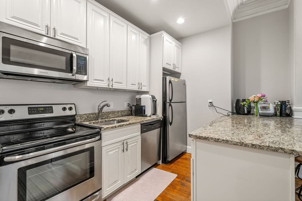 591 Beacon St #2 photo 3