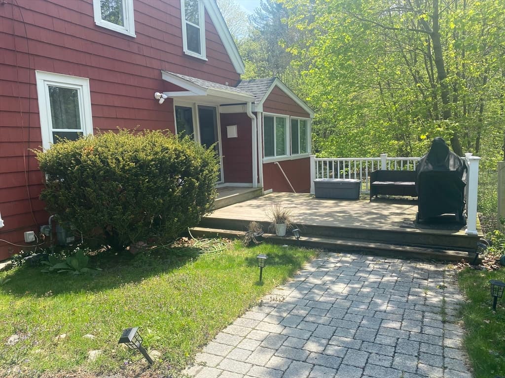 374 Park St photo 2