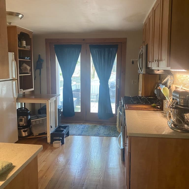 374 Park St photo 5