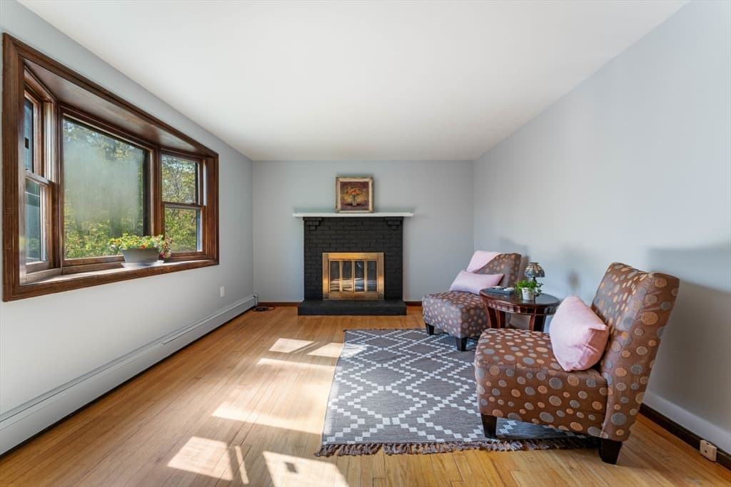 425 Madison St photo 4