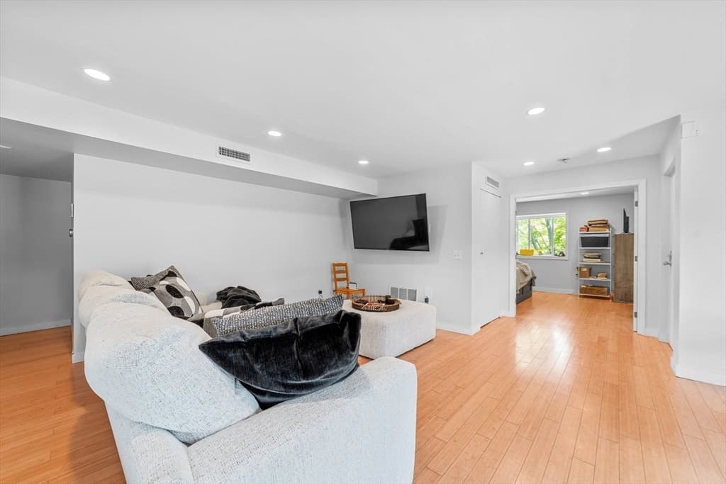 211 West Street #10A photo 2
