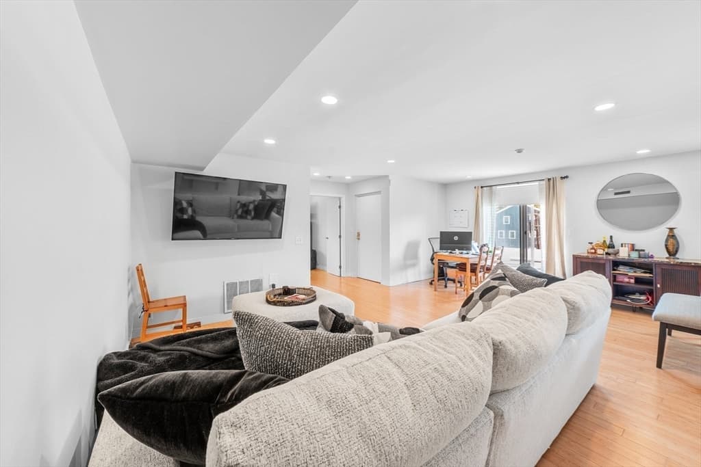 211 West Street #10A photo 3