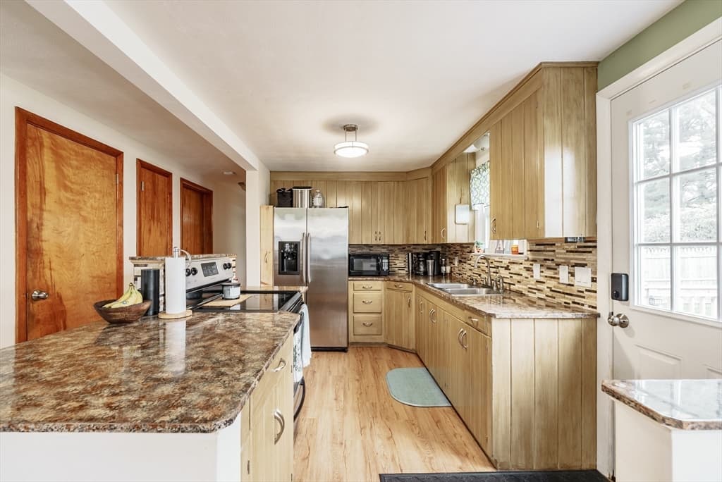 48 Larchly Ave photo 5