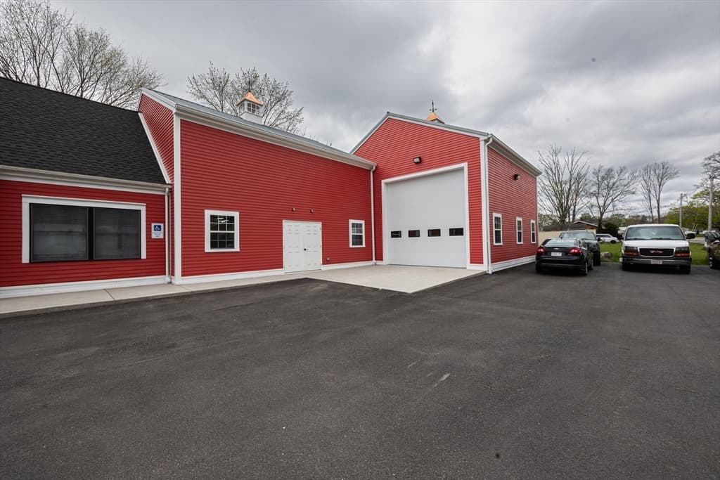 494 West St photo 3