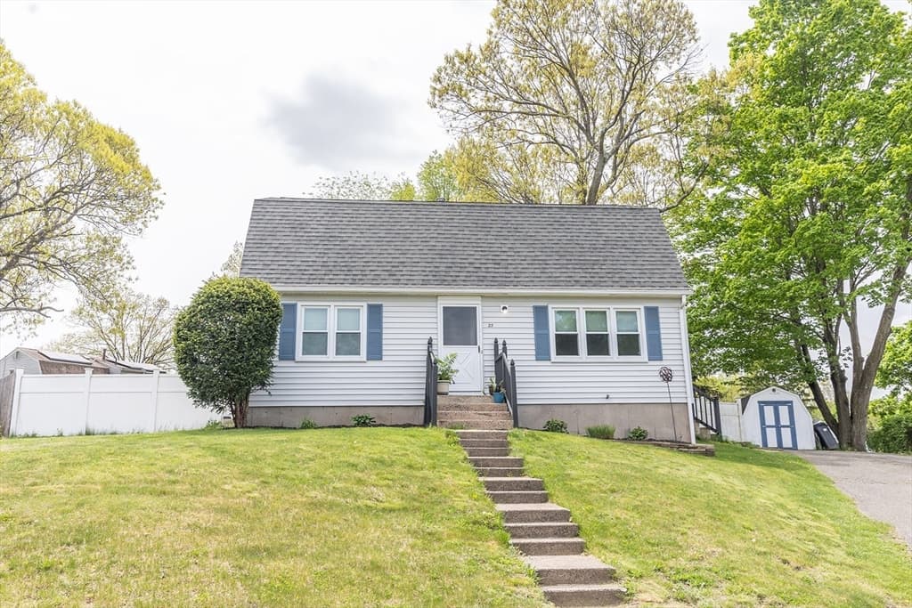 25 Lively Ln