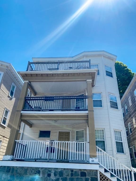 64 Burt St