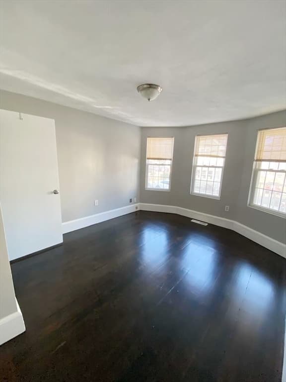 64 Burt St photo 5