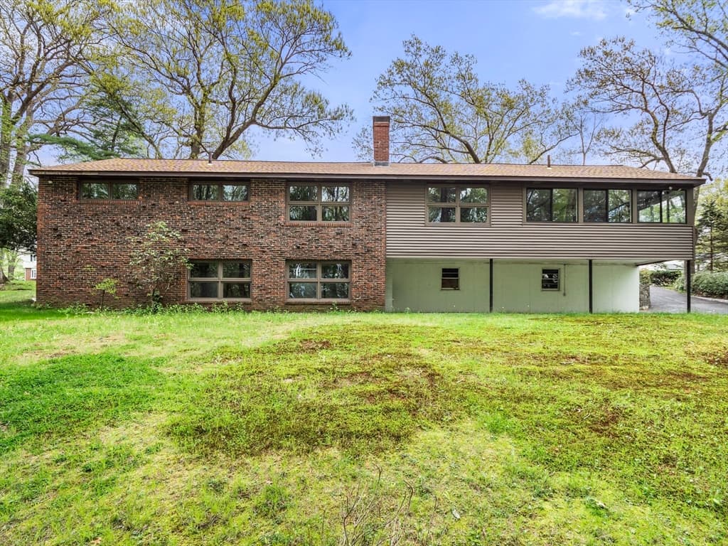 37 William J Heights