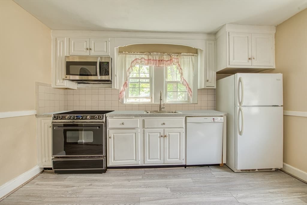 27 Packard Ave photo 3