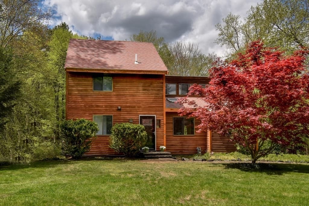 81 Howe Street photo 2