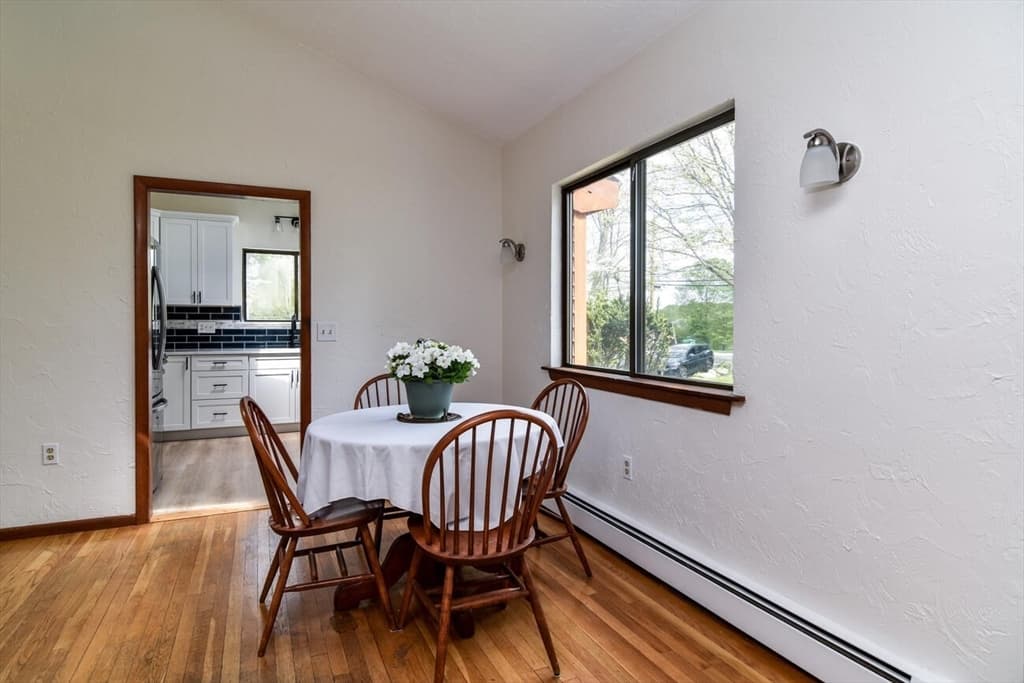 81 Howe Street photo 3