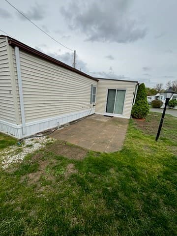 56 Dot's Lane photo 4