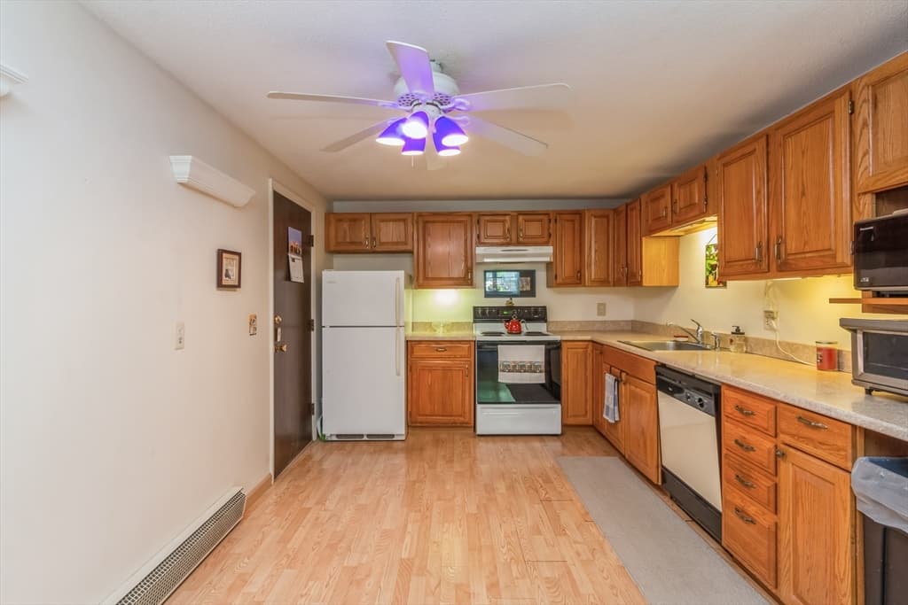89 Pleasant St #D2 photo 3