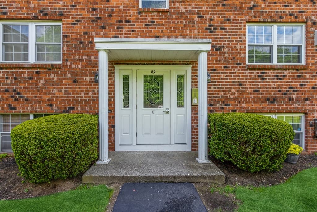 89 Pleasant St #D2