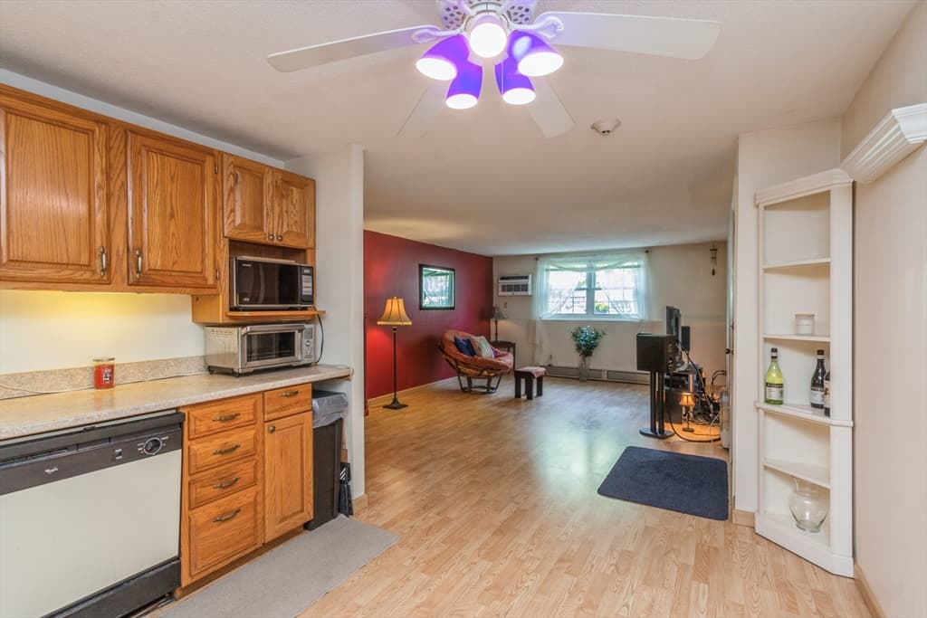 89 Pleasant St #D2 photo 5