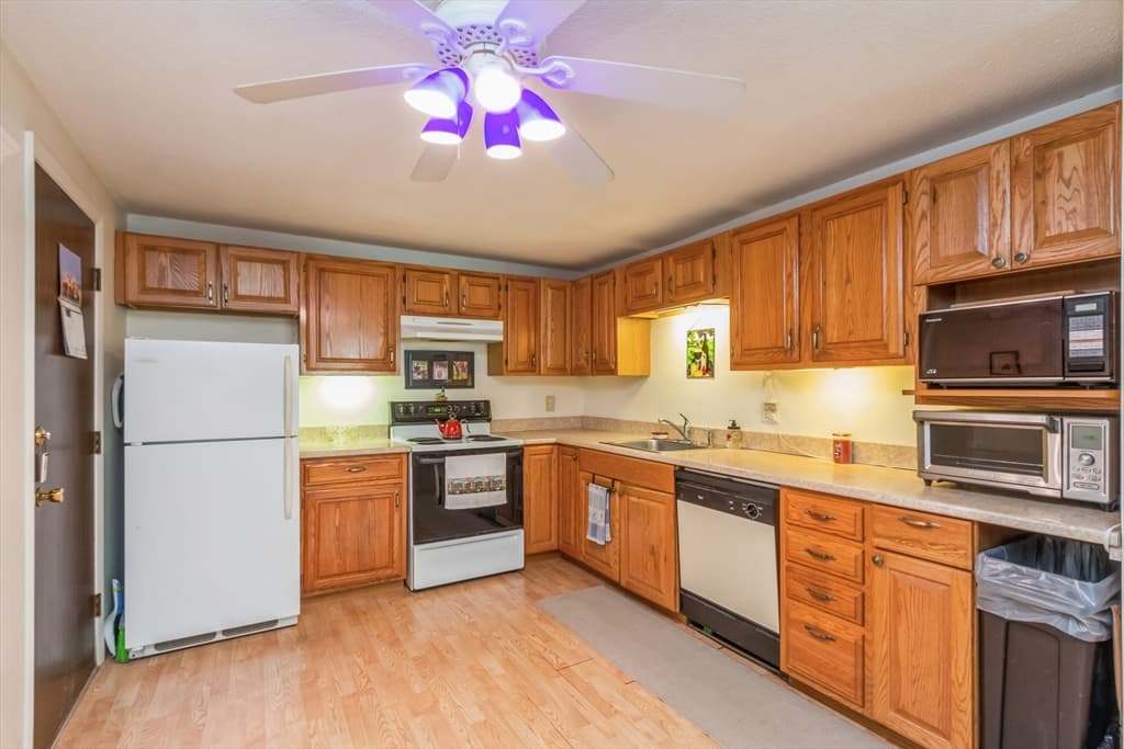 89 Pleasant St #D2 photo 4