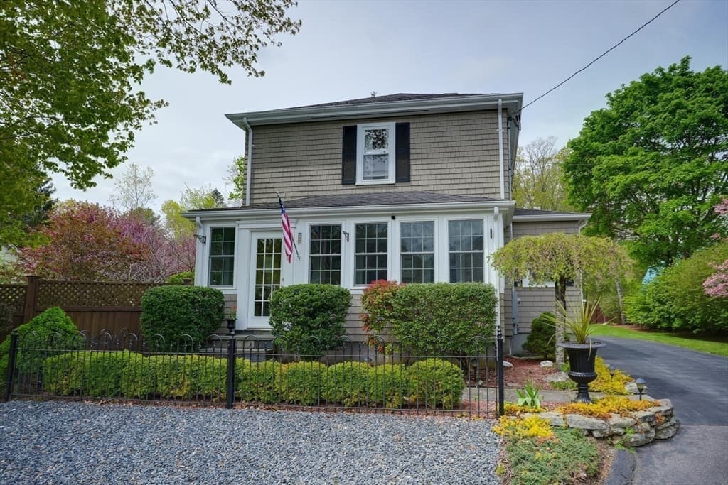 98 Hill Ave photo 2