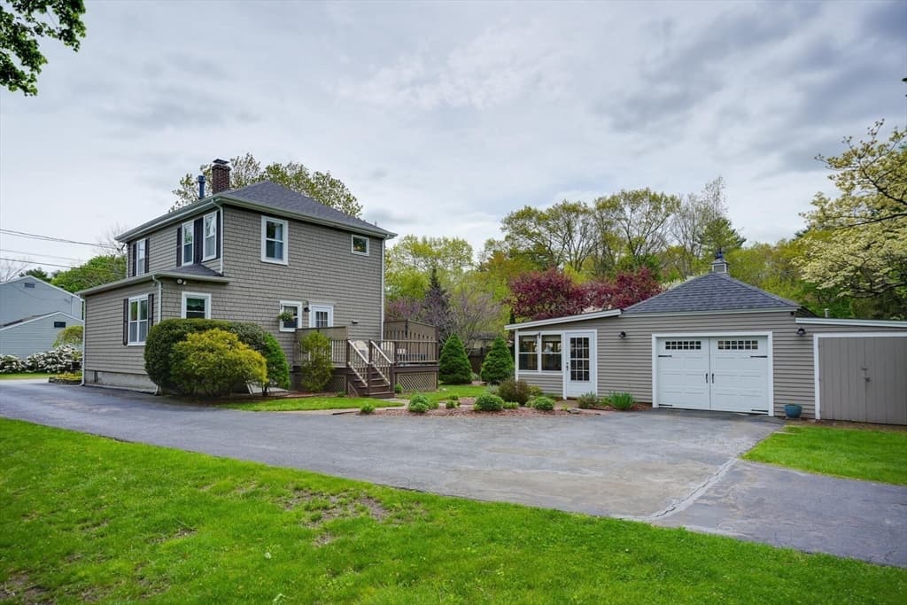 98 Hill Ave photo 4